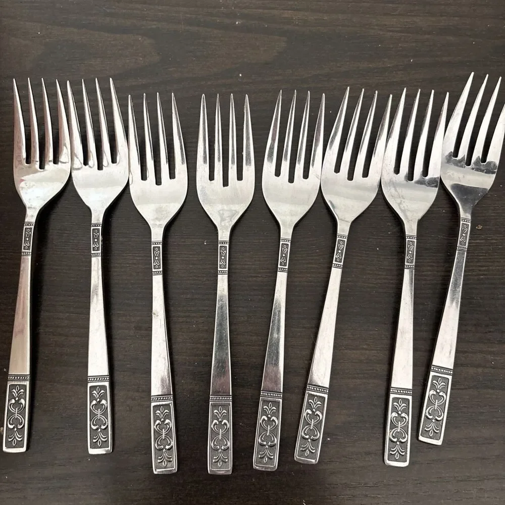 IiC knives available